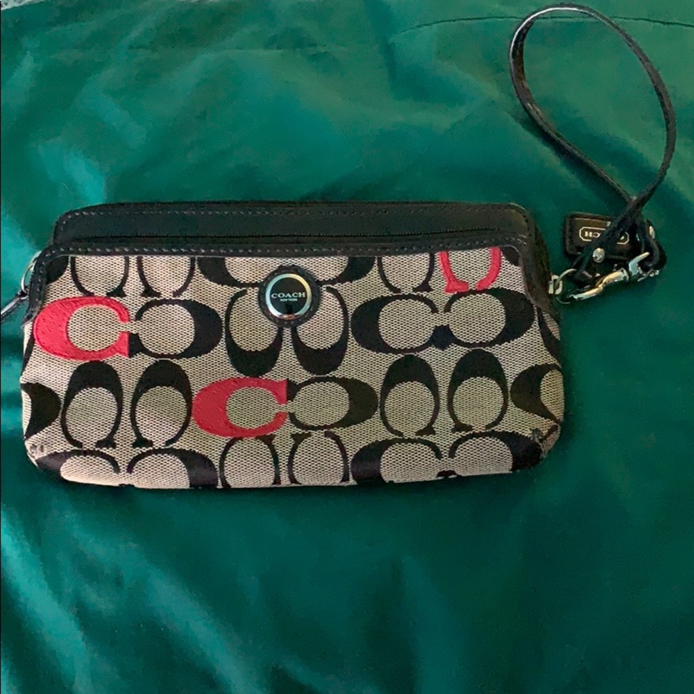 Coach wristlet/wallet! Amazing condition!